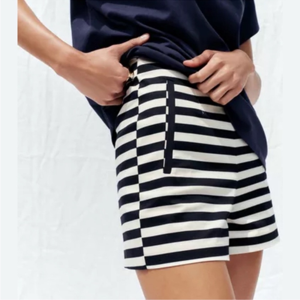 Zara Navy and White Striped Women's high rise Shorts size small